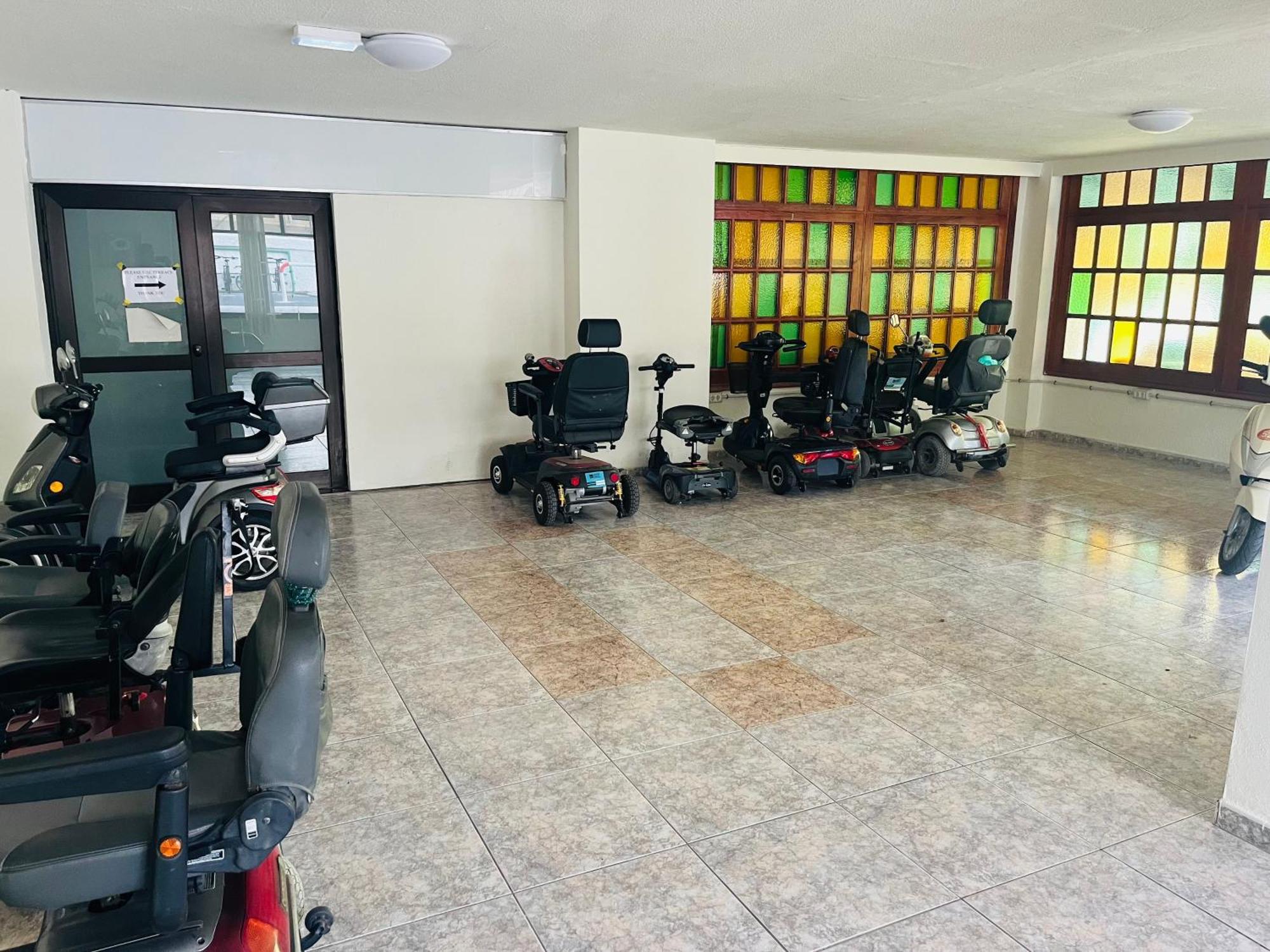 Superbe Appartement A Las Americas Torres Del Sol 아로나 외부 사진